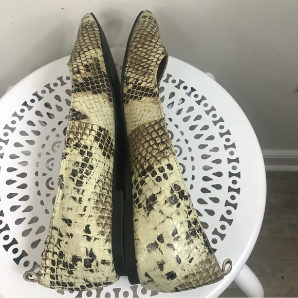 GAP | Snakeskin Pointed Toe Flats 6 - Picture 2 of 6